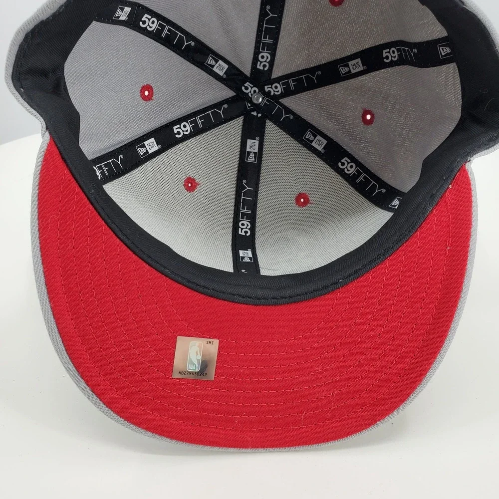 New Era 59FIFTY Chicago Bulls NBA Fitted Hat Grey Red Size 7 1/8 Flat Brim Cap